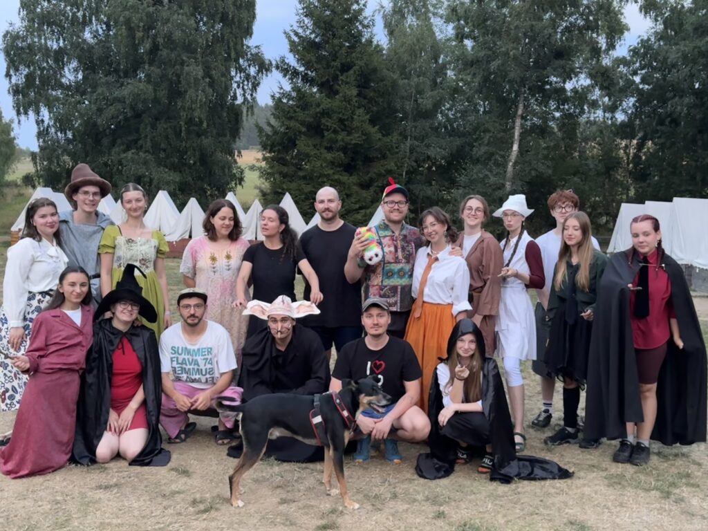 Společná fotografie vedoucích z roku 2025